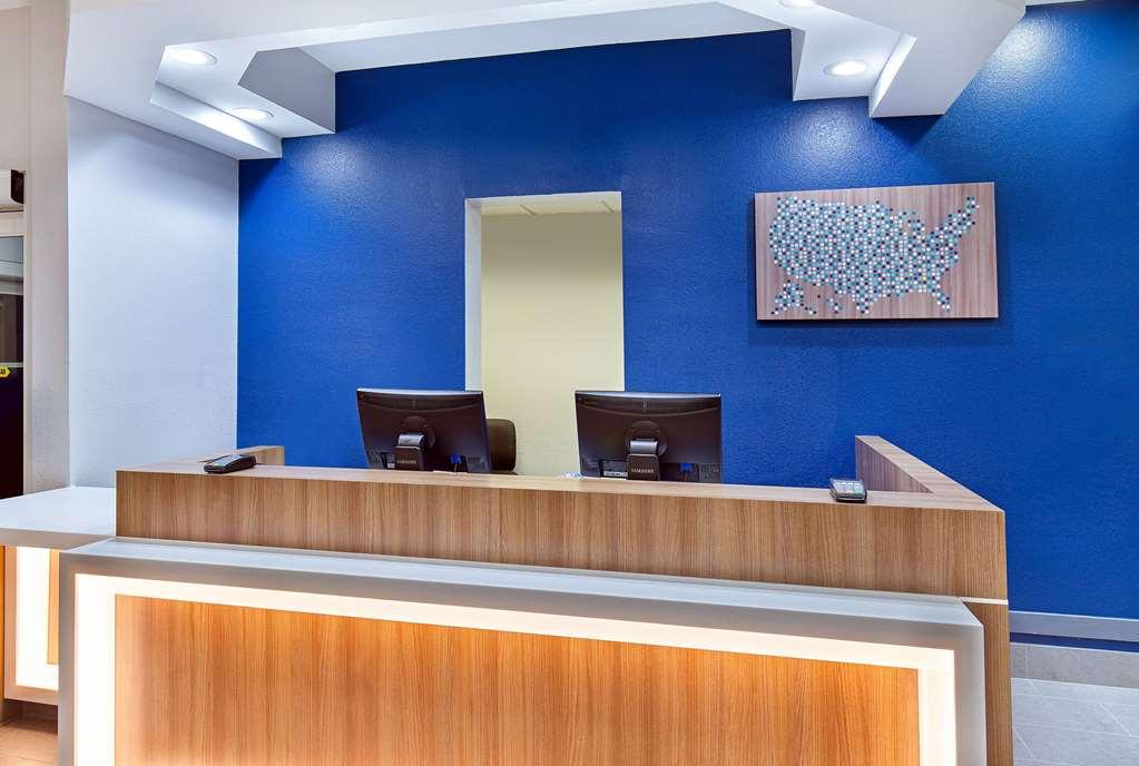 Microtel Inn And Suites By Wyndham Opelika Interior photo