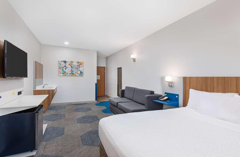 Microtel Inn And Suites By Wyndham Opelika Room photo