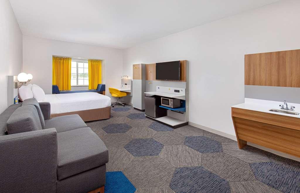 Microtel Inn And Suites By Wyndham Opelika Room photo